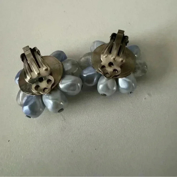 Vintage costume clip on statement earrings powder blue pearls - Picture 5 of 6